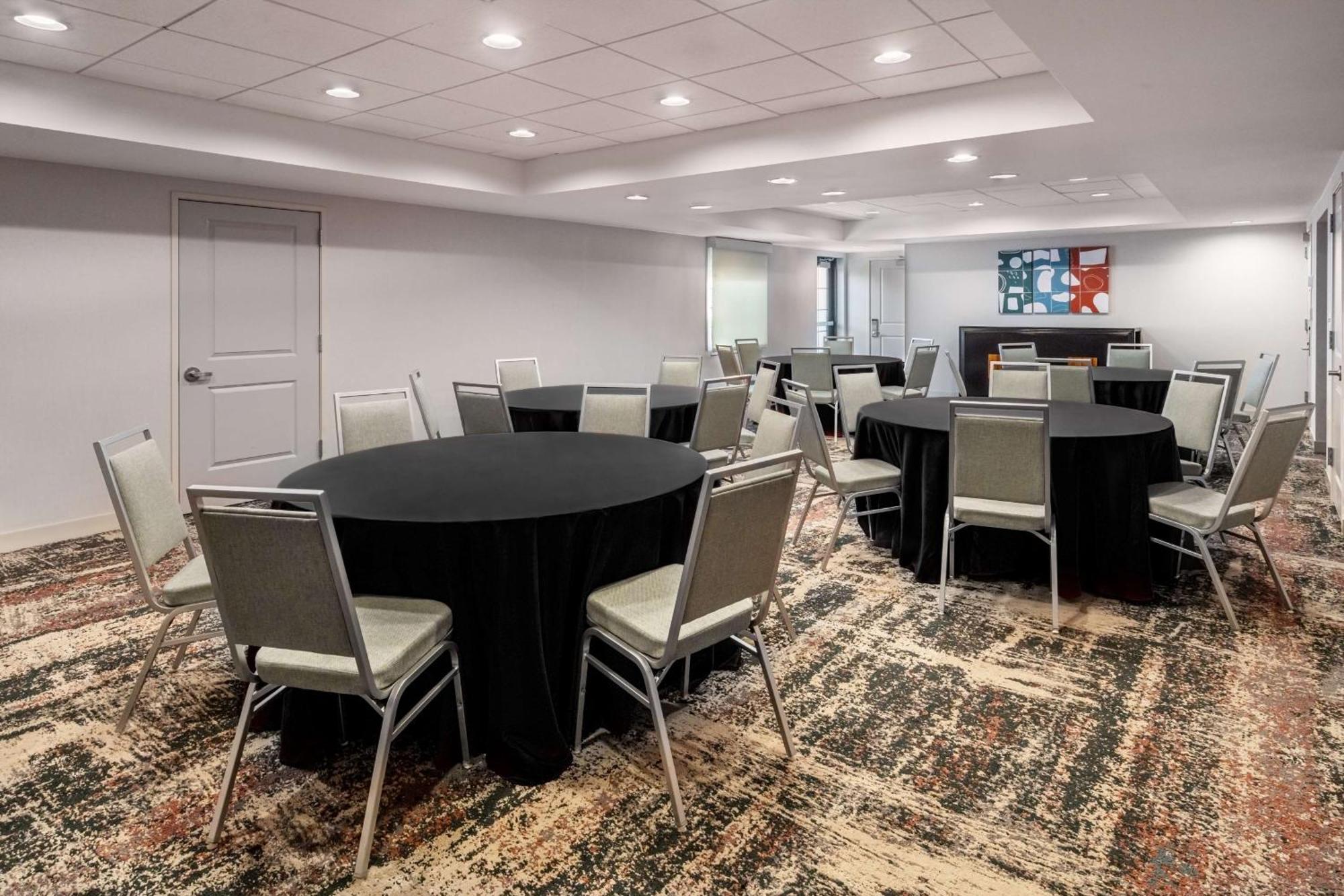 Homewood Suites By Hilton Eatontown Εξωτερικό φωτογραφία
